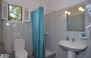 Shower, hair dryer, towels, toilet paper - Serenity Apartments by Konnect, Next to the Beach (Corfu)
