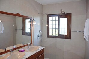 Towels - Villa Miquela Charming house with ocean view (IB)