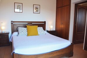 3 bedrooms, free WiFi - Villa Miquela Charming house with ocean view (IB)
