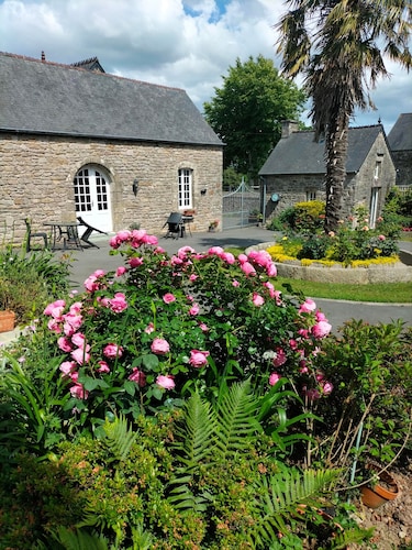 Bed and Breakfast 'Chambre Lit Double' with Shared Garden and Wi-Fi
