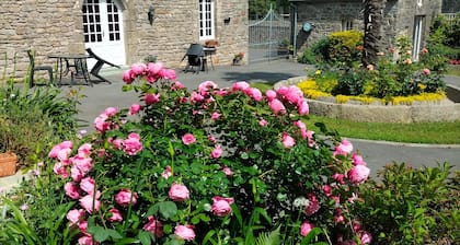 Bed and Breakfast 'Chambre Lit Double' with Shared Garden and Wi-Fi
