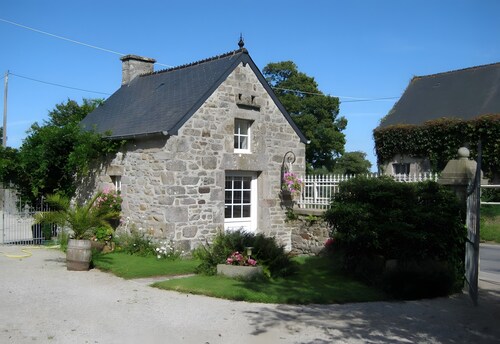 Bed and Breakfast 'Chambre Lit Double' with Shared Garden and Wi-Fi