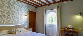Chambre d’hôtes « Chambre Double ANIS » avec jardin partagé et Wi-Fi