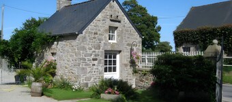 Guest Room “La Chambre 2 Lits” with Shared Garden and Wi-Fi