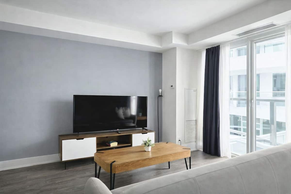 Economy Suite, Balcony, Lake View | Living area