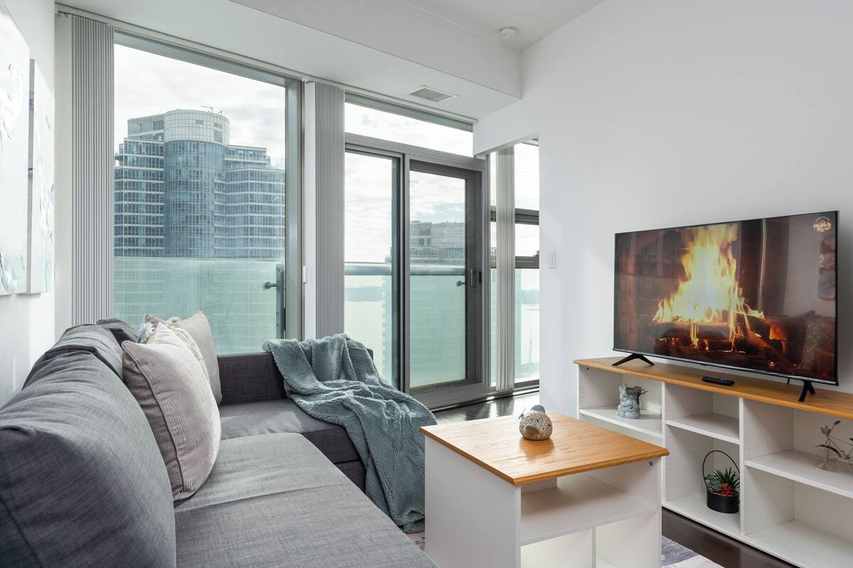 Panoramic Suite, 1 Bedroom, City View | Living area