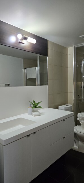 Habitación individual, balcón | Baño