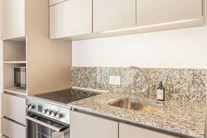 Fridge, microwave, stovetop, coffee/tea maker - Deluxe Apartment en Recoleta by Magno | 3A (Buenos Aires)