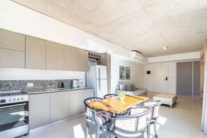Fridge, microwave, oven, stovetop - Deluxe Apartment en Recoleta by Magno | 6A (Buenos Aires)