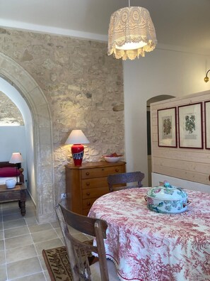 Dining - Casa dell'Orologio - Two Bedroom Apartment, Sleeps 4 (Palazzolo Acreide)