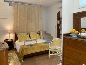 3 bedrooms - Casa dell'Orologio - Two Bedroom Apartment, Sleeps 4 (Palazzolo Acreide)