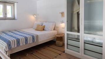 1 bedroom, iron/ironing board, WiFi (free), bed sheets
