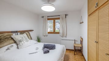 3 bedrooms, WiFi, bed sheets