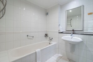 Serviettes fournies, savon, papier toilette
