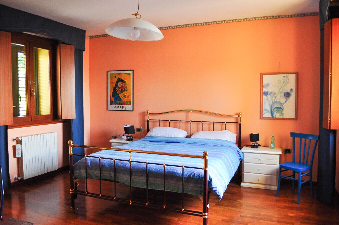 4 bedrooms, desk, WiFi, bed sheets