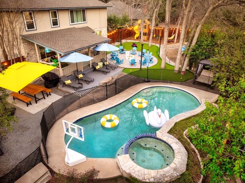 Fam Fun @ Setting Sun: Pool | Theater | Game Room