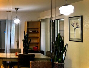 Dining - A comfortable, restful stay designed for doctors and Medical Professionals (Houston)
