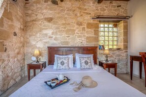 1 slaapkamer, een strijkplank/strijkijzer, wifi, beddengoed