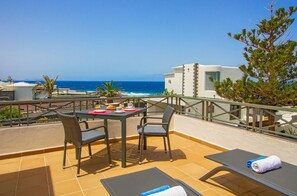 Outdoor dining - Lanzarote Faro - Three Bedroom Villa, Sleeps 6 (Montaña Roja)