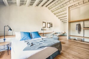 6 bedrooms, iron/ironing board, Internet, bed sheets - Villa Cervia - Six Bedroom Villa, Sleeps 15 (Cervià de Ter)