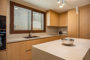Dishwasher - Villa Lliris - Four Bedroom Villa, Sleeps 10 (Platja d'Aro)