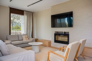 Living area - Villa Lliris - Four Bedroom Villa, Sleeps 10 (Platja d'Aro)