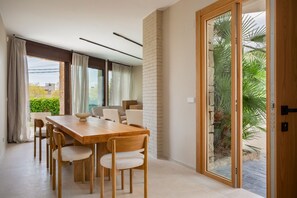Interior - Villa Lliris - Four Bedroom Villa, Sleeps 10 (Platja d'Aro)