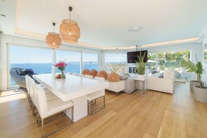 Dining - Luxury Villa Sea Views 6 rooms 12 pax wifi air conditioning (LLucmajor)
