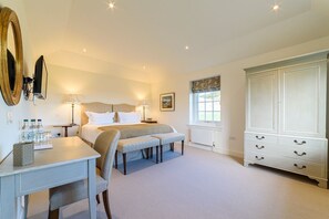 9 bedrooms, iron/ironing board, Internet, bed sheets