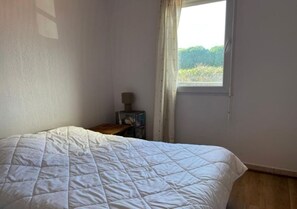 Room - Vrbo Property (Mèze)