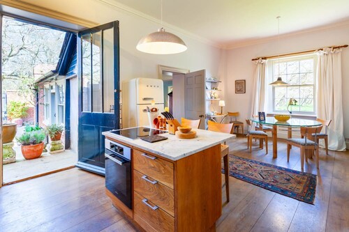 The Old Courtyard - Three Bedroom Villa, Sleeps 6