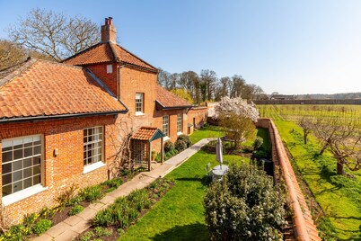 The Walled Garden - Three Bedroom Villa, Sleeps 6