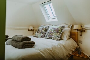 1 bedroom, iron/ironing board, internet, bed sheets