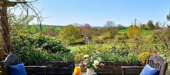 Medlar House - Six Bedroom Villa, Sleeps 20