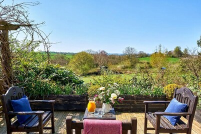 Medlar House - Six Bedroom Villa, Sleeps 20