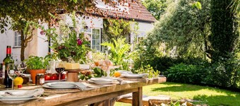 Medlar House - Six Bedroom Villa, Sleeps 19