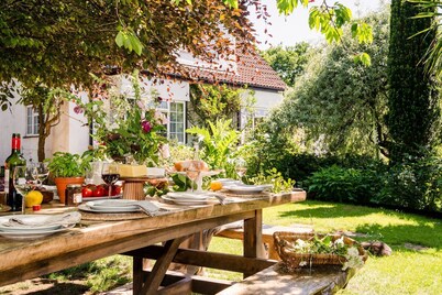 Medlar House - Six Bedroom Villa, Sleeps 19