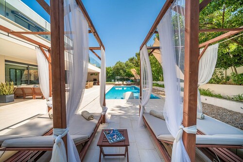 Villa SP1 Suites Santa Ponsa pool wifi