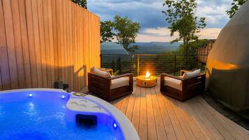 Luxe Dome | Terrace/patio