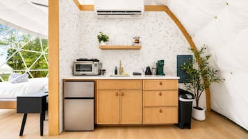 Luxe Dome | Private kitchen | Mini-fridge, oven, stovetop, coffee/tea maker