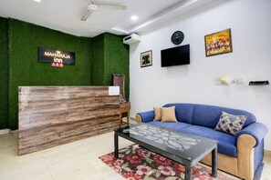 Reception - Mauryan Express Hotel Lajpat Nagar (New Delhi)