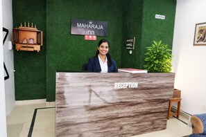 Reception - Mauryan Express Hotel Lajpat Nagar (New Delhi)