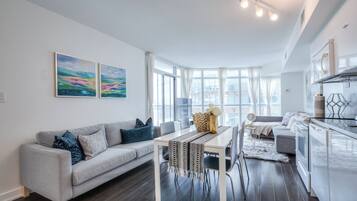 Suite – business, balkong, byutsikt | Oppholdsområde