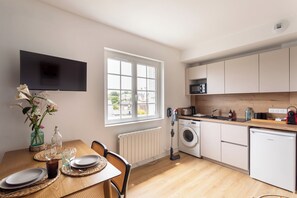 Private kitchen - Vrbo Property (Dinard)