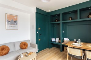 Living area - Vrbo Property (Dinard)