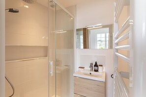 Bathroom - Vrbo Property (Dinard)