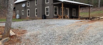 Cozy 4-bedroom cabin in the Appalachian mountains of peaceful Tuckasegee, NC