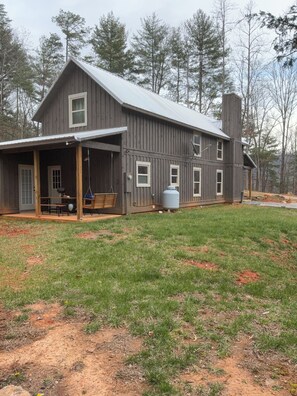 Exterior - Cozy 4-bedroom cabin in the Appalachian mountains of peaceful Tuckasegee, NC (Tuckasegee)