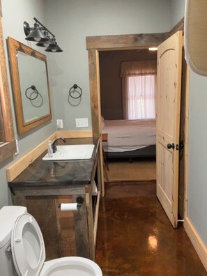 Shower, hair dryer, towels, soap - Cozy 4-bedroom cabin in the Appalachian mountains of peaceful Tuckasegee, NC (Tuckasegee)