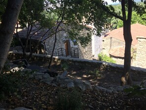 المنطقة المحيطة بالمنشأة